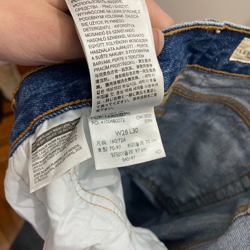 Levis 501 Original Fit Jeans with button fly - Picture 9 of 10